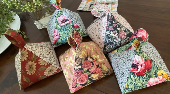 Floral Pyramid Doorstop susies-scraps.com