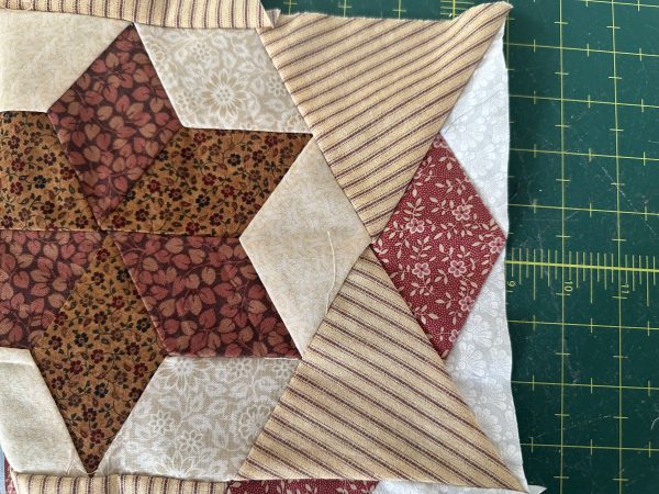 Hexagon Stars Diamond Circles Quilt - Part 5 Making the Rows susies-scraps.com