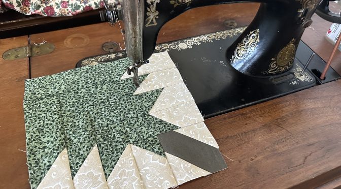 Christmas Pine Tree Half Log Cabin Block susie's-scraps.com
